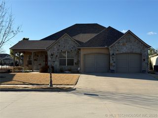 8410 S Nogales Avenue W, Tulsa, OK 74132