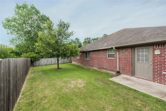 1425 Western Oaks Court, Bryan, TX 77807