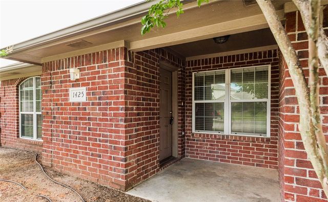 1425 Western Oaks Court, Bryan, TX 77807