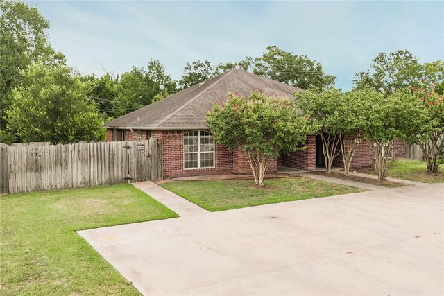 1425 Western Oaks Court, Bryan, TX 77807