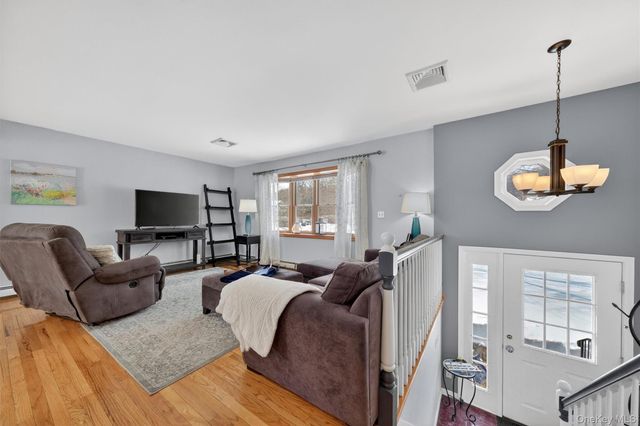 32 Louise Lane, Hopewell Junction, NY 12533