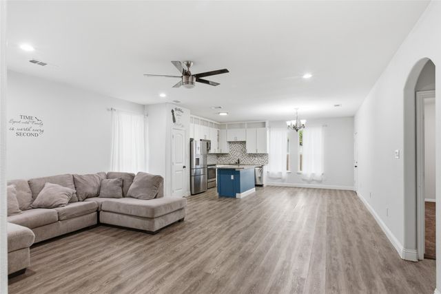 707 E College Street, Terrell, TX 75160