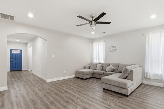 707 E College Street, Terrell, TX 75160