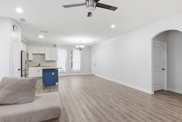 707 E College Street, Terrell, TX 75160