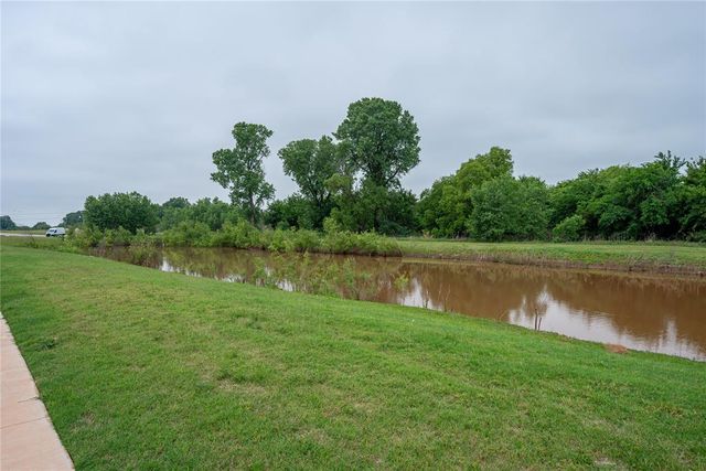 1025 S Colt Lane, Mustang, OK 73064