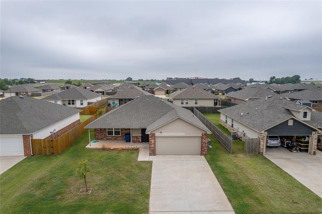 1025 S Colt Lane, Mustang, OK 73064