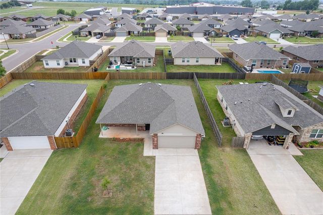 1025 S Colt Lane, Mustang, OK 73064
