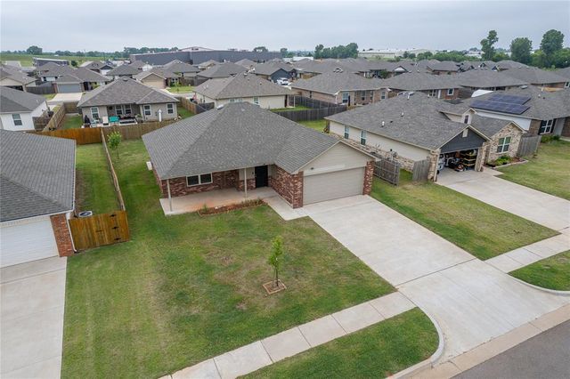 1025 S Colt Lane, Mustang, OK 73064