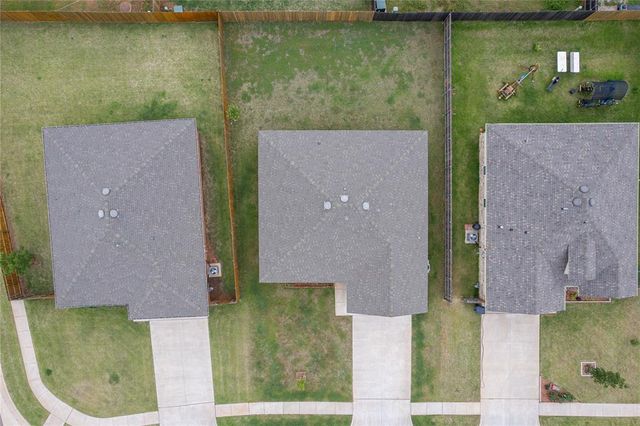 1025 S Colt Lane, Mustang, OK 73064