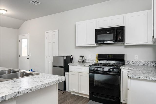 1025 S Colt Lane, Mustang, OK 73064