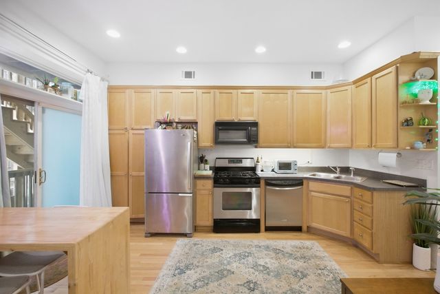 827 W LAWRENCE Avenue 1S, Chicago, IL 60640