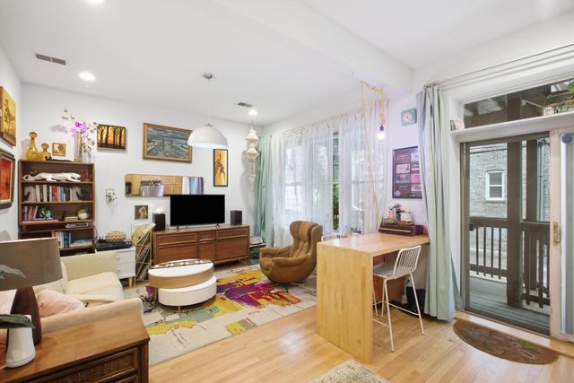 827 W LAWRENCE Avenue 1S, Chicago, IL 60640