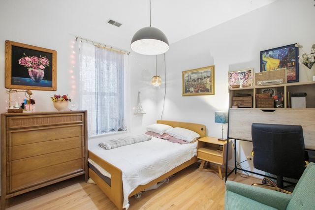 827 W LAWRENCE Avenue 1S, Chicago, IL 60640