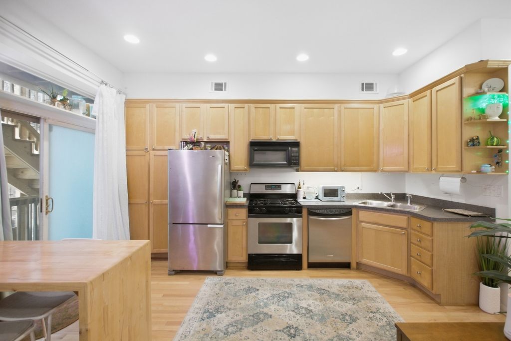 827 W LAWRENCE Avenue 1S, Chicago, IL 60640 — photo 2
