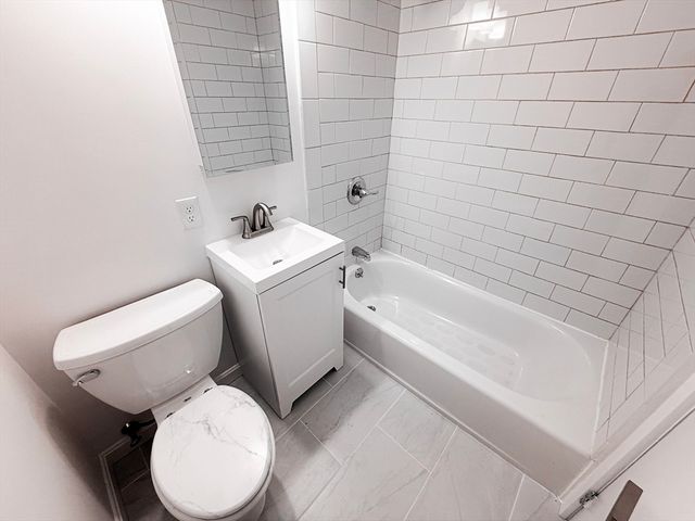 12 Stoneholm St 309, Boston, MA 02215