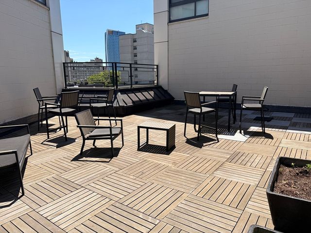 12 Stoneholm St 309, Boston, MA 02215