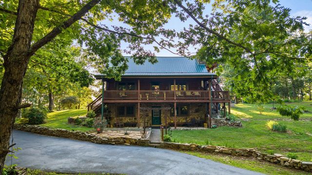 863 Porch Rock Road, Pikeville, TN 37367