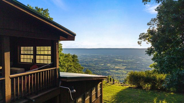 863 Porch Rock Road, Pikeville, TN 37367
