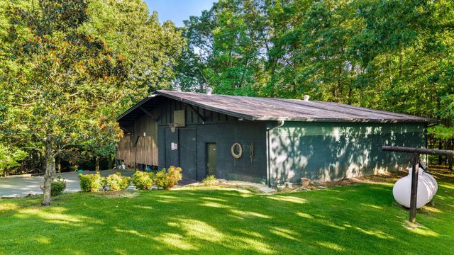863 Porch Rock Road, Pikeville, TN 37367