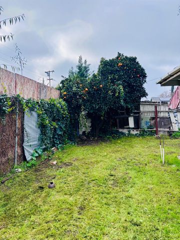 1141 N E St, Stockton, CA 95205