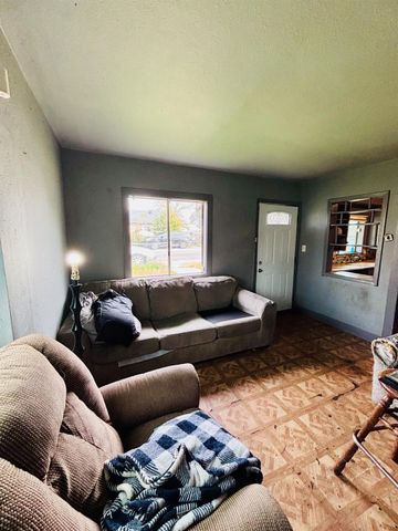 1141 N E St, Stockton, CA 95205