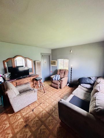 1141 N E St, Stockton, CA 95205