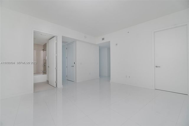 851 NE 1st Avenue 4911, Miami, FL 33132