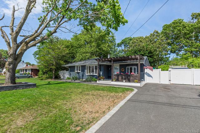 21 Choate Avenue, Selden, NY 11784