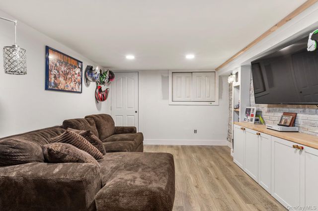 21 Choate Avenue, Selden, NY 11784