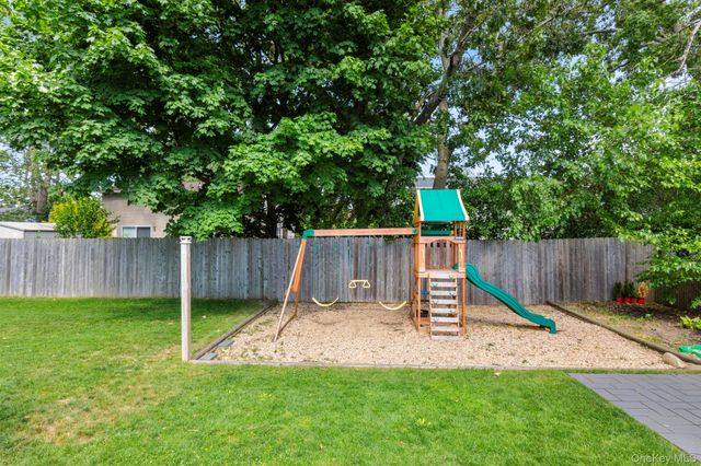 21 Choate Avenue, Selden, NY 11784