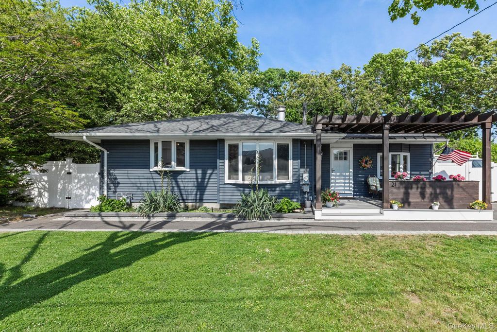 21 Choate Avenue, Selden, NY 11784