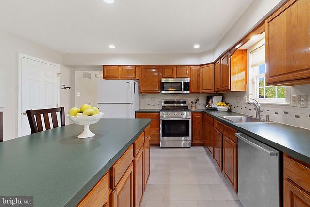 22 BEAR CREEK DR, Mantua, NJ 08051