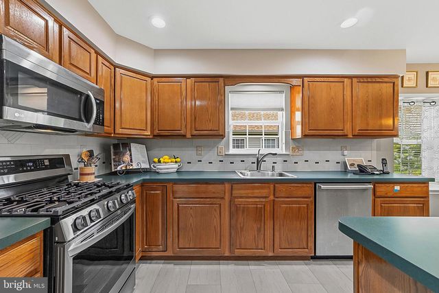 22 BEAR CREEK DR, Mantua, NJ 08051
