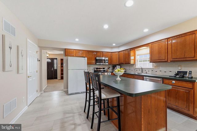 22 BEAR CREEK DR, Mantua, NJ 08051