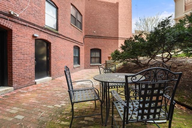 754 Centre Street 9, Boston, MA 02130