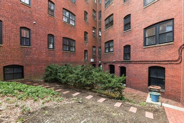 754 Centre Street 9, Boston, MA 02130