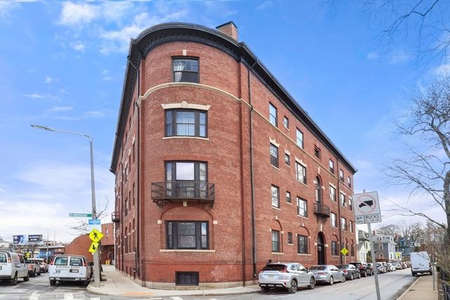 754 Centre Street 9, Boston, MA 02130