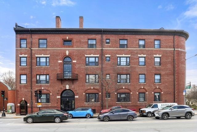 754 Centre Street 9, Boston, MA 02130