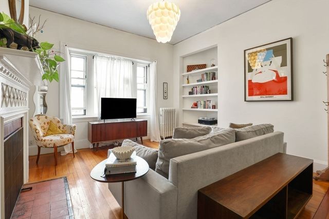 754 Centre Street 9, Boston, MA 02130