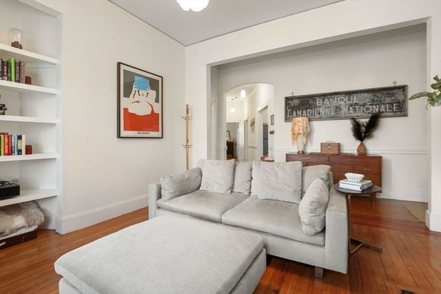 754 Centre Street 9, Boston, MA 02130