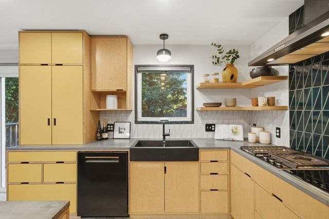 1652 Kentfield Avenue, Redwood City, CA 94061