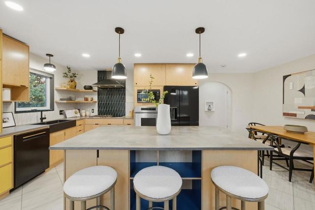 1652 Kentfield Avenue, Redwood City, CA 94061