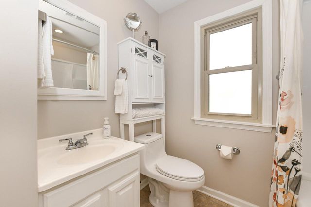 2440 S 81st STREET, West Allis, WI 53219