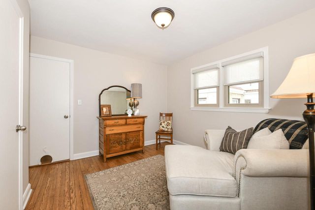 2440 S 81st STREET, West Allis, WI 53219