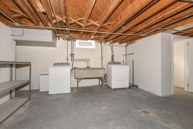 2440 S 81st STREET, West Allis, WI 53219