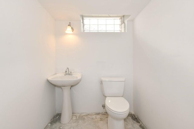 2440 S 81st STREET, West Allis, WI 53219