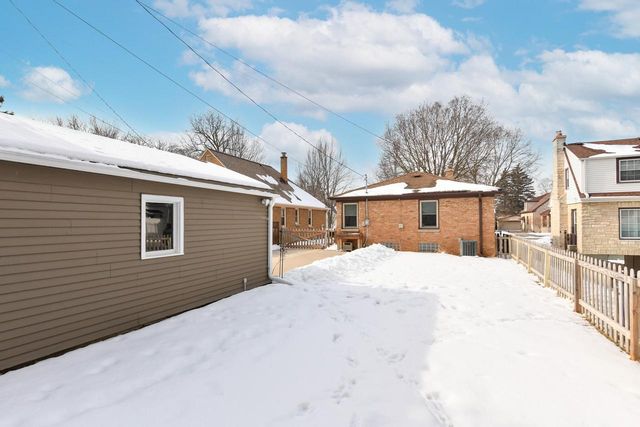 2440 S 81st STREET, West Allis, WI 53219