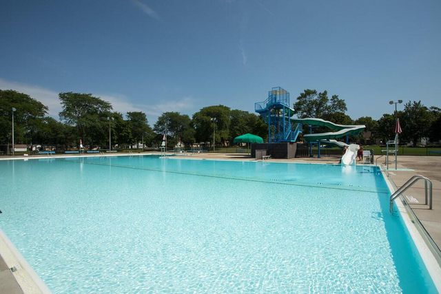 2440 S 81st STREET, West Allis, WI 53219