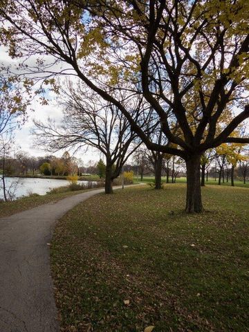 2440 S 81st STREET, West Allis, WI 53219