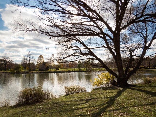 2440 S 81st STREET, West Allis, WI 53219